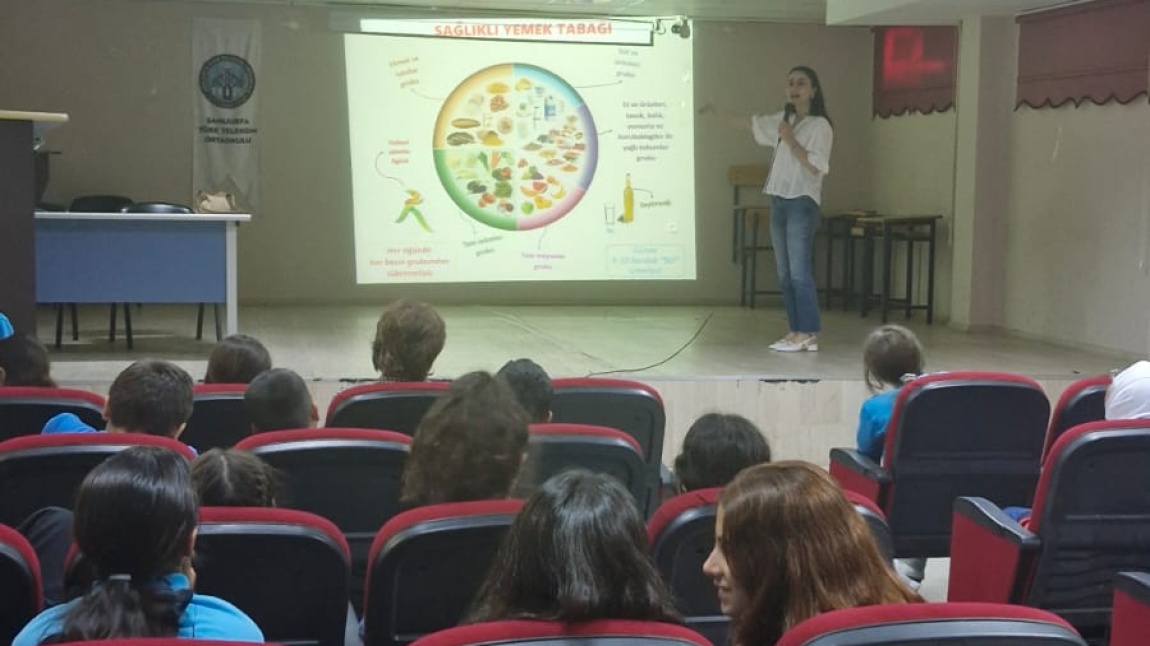 ÖĞRENCİLERİMİZE SAĞLIKLI BESLENME KONULU SEMİNER VERİLDİ